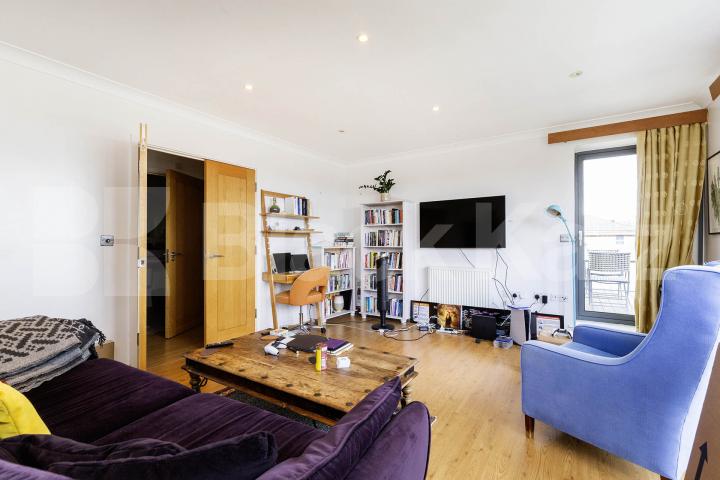 Luxury modern development with two bathrooms huge lounge & two double bedrooms Canal Boulevard, Camden